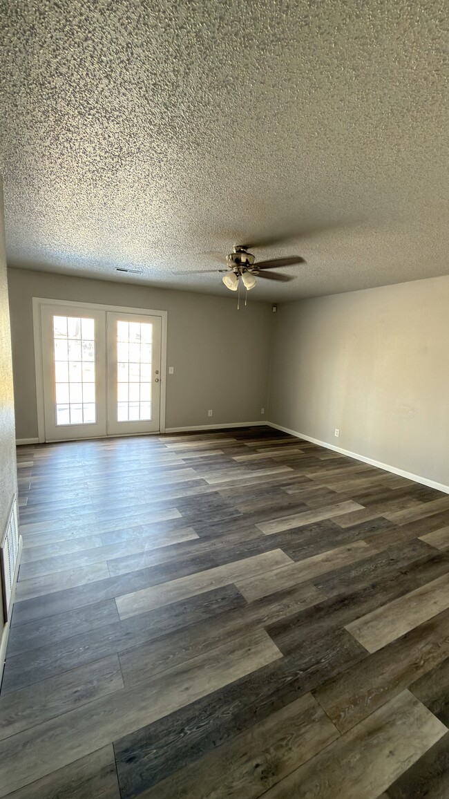 Photo - 150 W Kent St