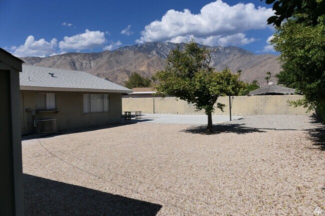 466 E Molino Rd