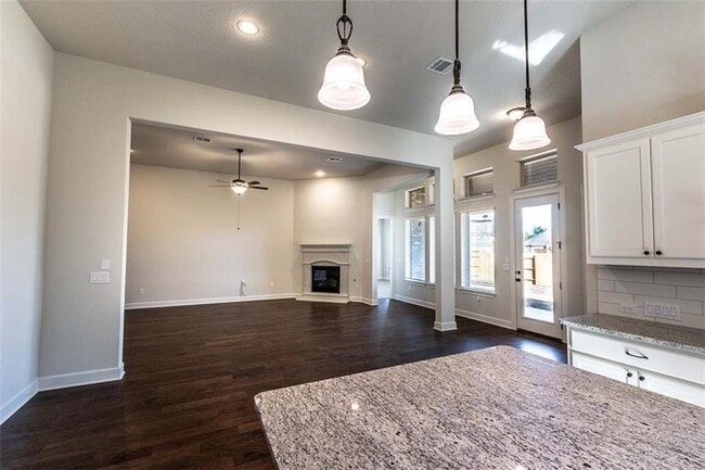 Photo - 932 Hezekiah Ln