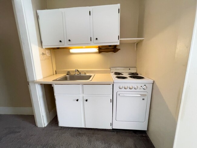 Building Photo - PRELEASING for AUGUST! Close to Campus Unit 216C