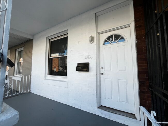 Photo - 1913 E Birch St