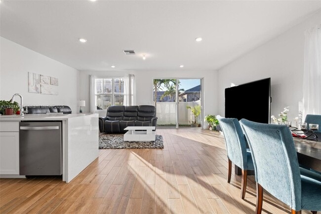 Photo - 210 SW 170th Ave