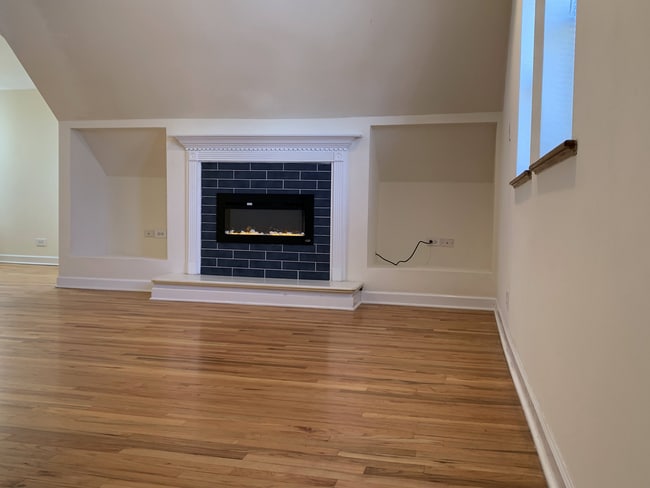 Living Room - 3755 N Christiana Ave Apartments Unit 2