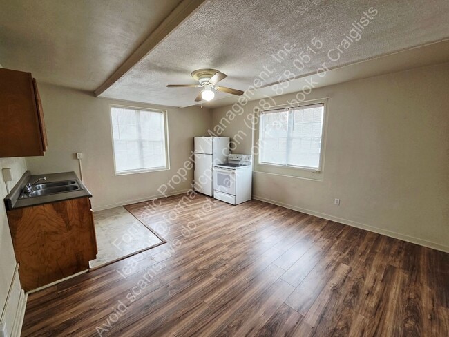 Photo - 323 Hughes St Unit 4