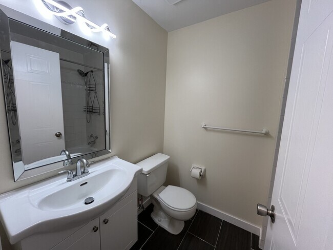 Photo - 76 Base Line Rd W