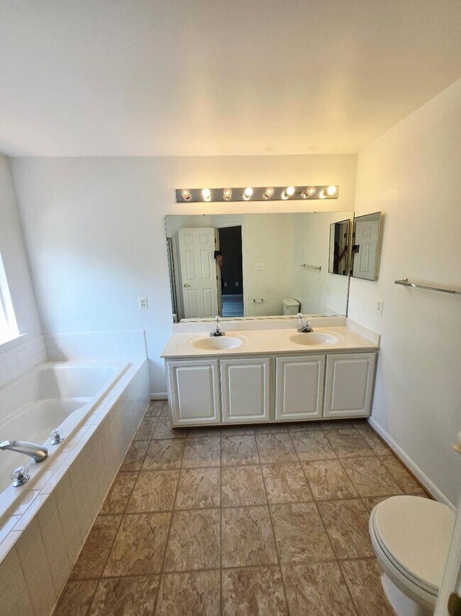 Photo - Great Townhouse in Pasadena Maryland