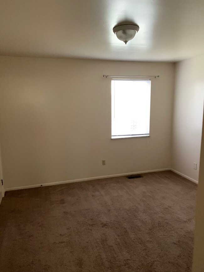 Bed Room - 906 Eckhart Ave