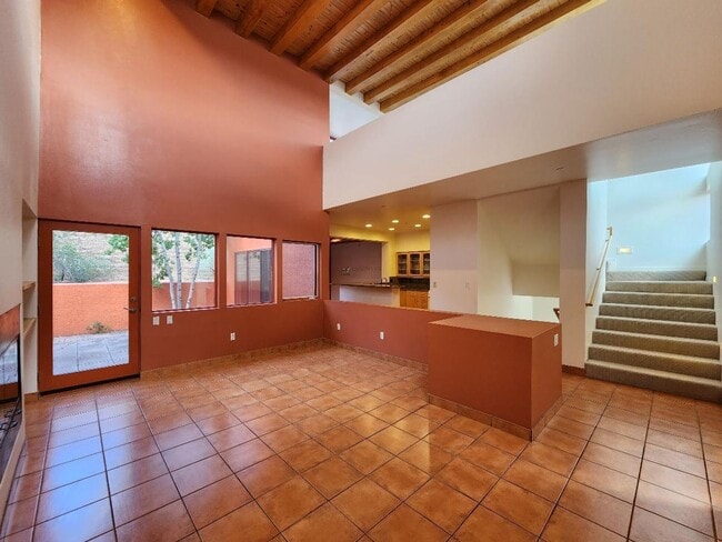 Building Photo - 617 Avenida Colima Rental