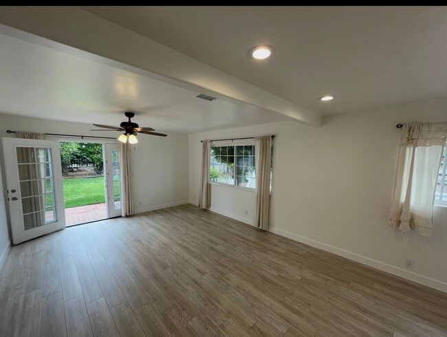 Photo - 3445 Valley St