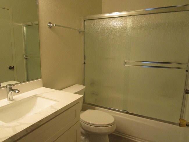 Photo - 184 Woodbury Cir Unit 186 Woodbury Circle