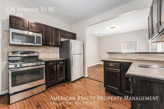 Photo - 626 Atwood St NE