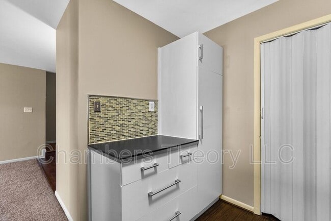 Photo - 1043 Warwick Ct