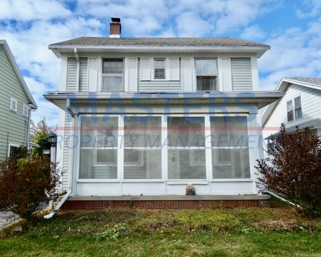 Building Photo - Spacious 3 bed 2 bath House