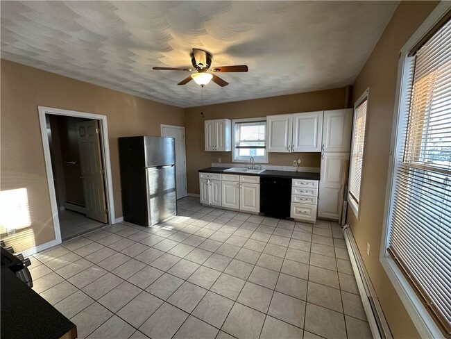 Photo - 35 Yates St Unit 1