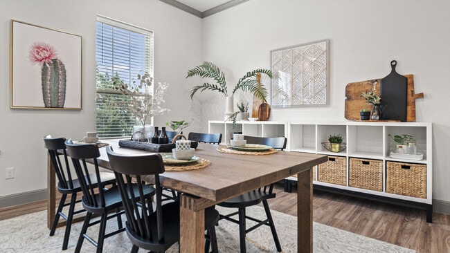 3BD, 3.5BA - 2926SF - Dining Area