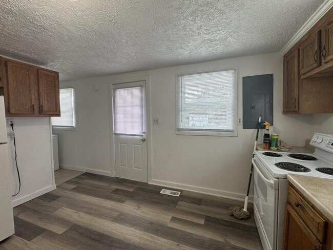 Photo - 413 Sandlewood Rd