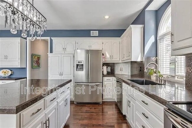 Photo - 8338 Mullen Rd