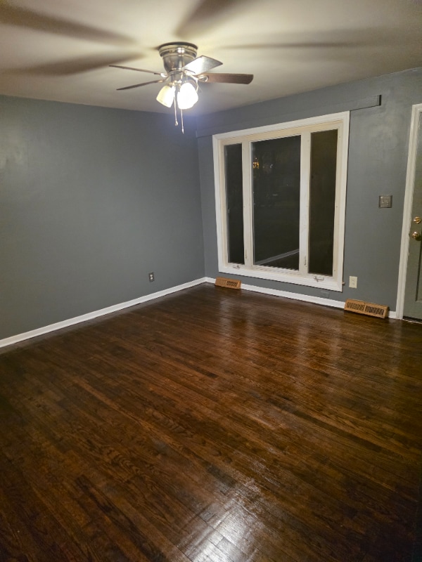 Photo - 528 Camrose Dr