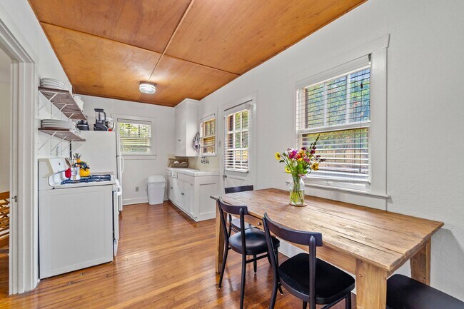 Photo - F09(D-F) Unit D