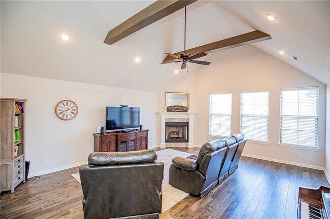 1700 Abbey Ln