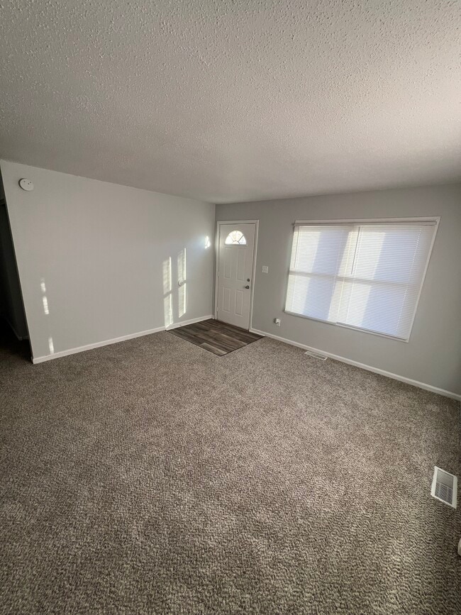 Photo - 4030 E Seneca Ave