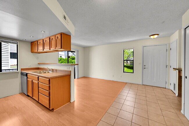 $1,140.95 with $300 Off The First Month's Rent, 1 Bed, 1 Bath, Condo in Thornton with Washer and ...