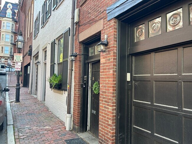 Building Photo - 31 Branch Unit 2