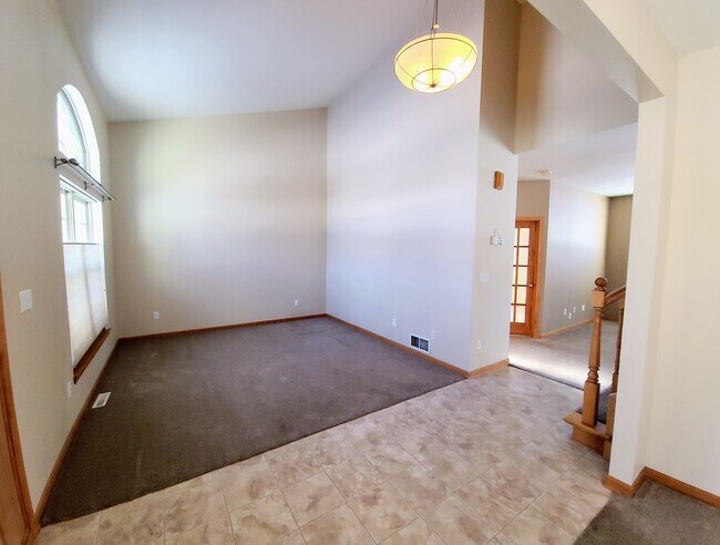 Photo - 1805 Deer Path