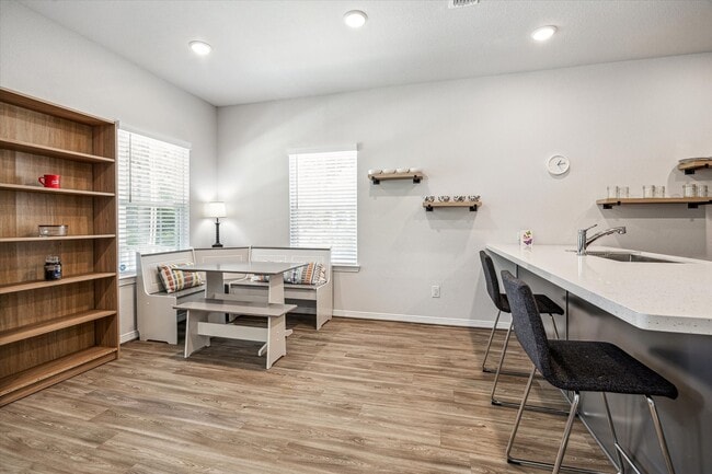 Photo - 6913 New York St