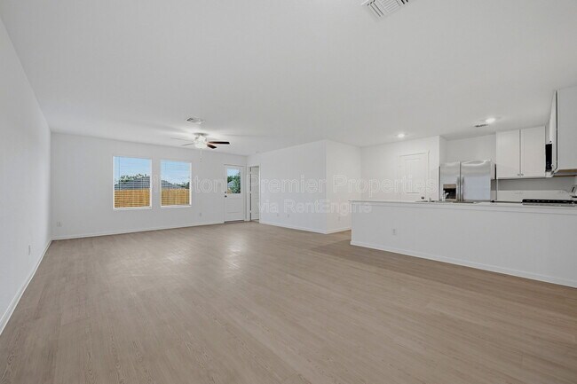 Photo - 209 Cattail Ln