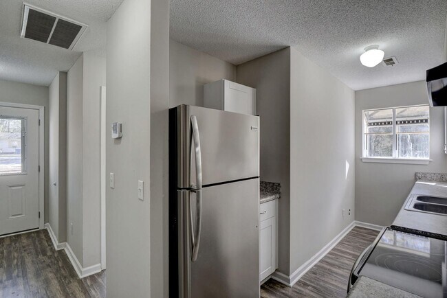 Photo - 144 Charter Dr