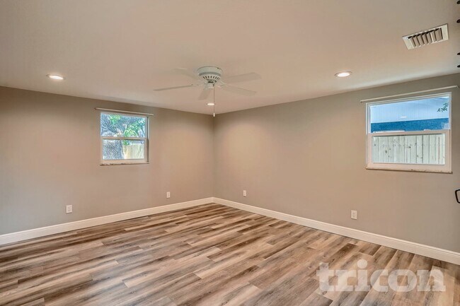 Photo - 5285 86th Ave