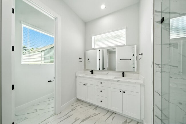 Photo - 2304 Hoskins Dr