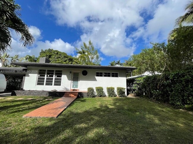 Photo - 811 NE 70th St