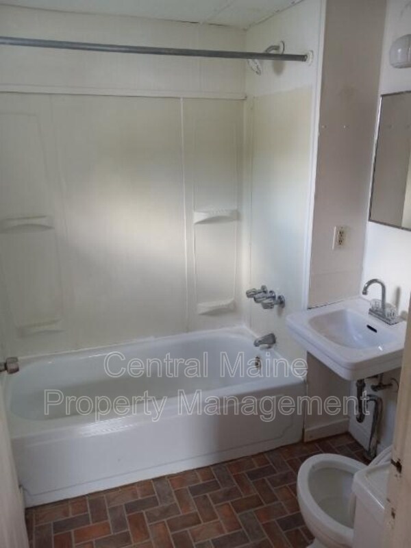 23 Oakland St Condo Unit 2 Condo for Rent in Waterville, ME