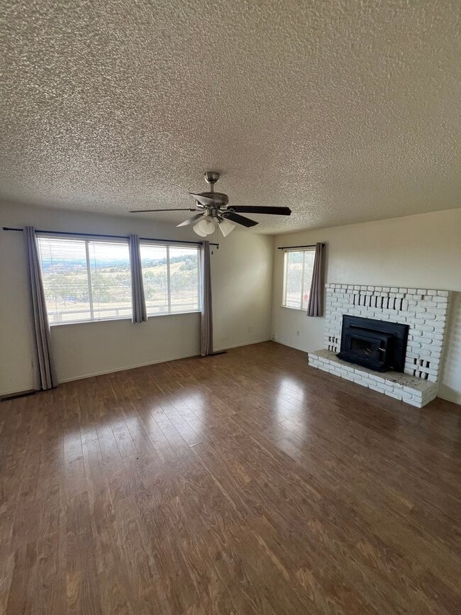 Photo - Oroville 4 bed 2 bath 3300sqft country hom...