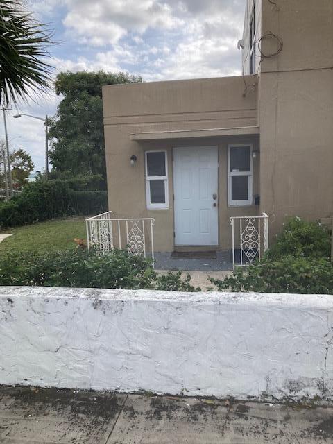 Building Photo - 720 15th St Rental