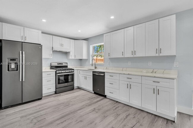 Photo - 2920 NE 8th Terrace