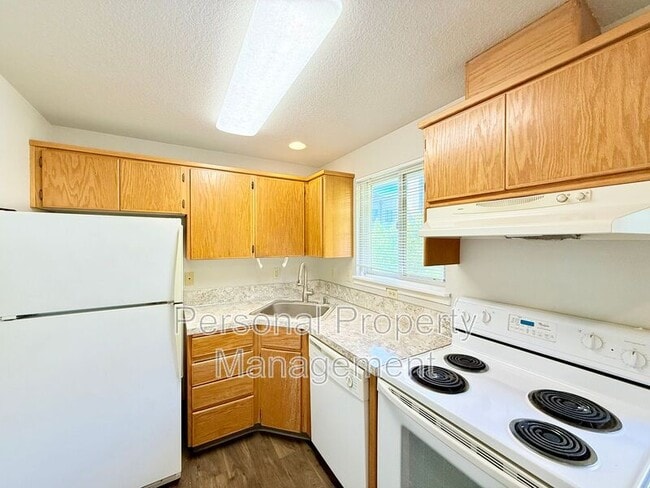 Building Photo - 506 E 34th St Unit C