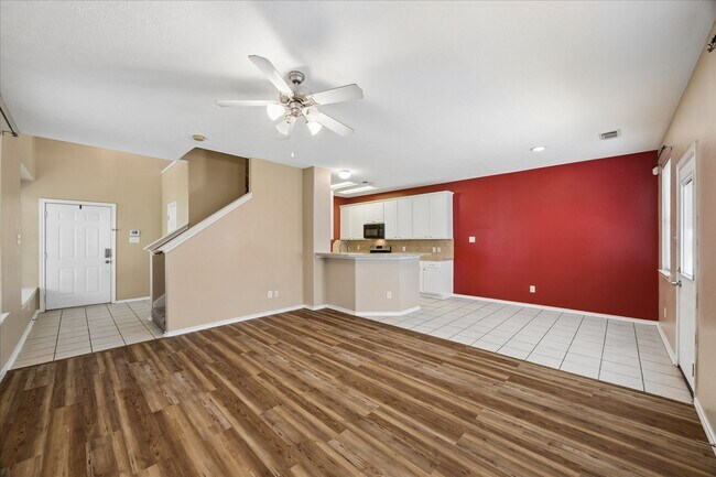 Photo - 341 Capella Oaks Ln