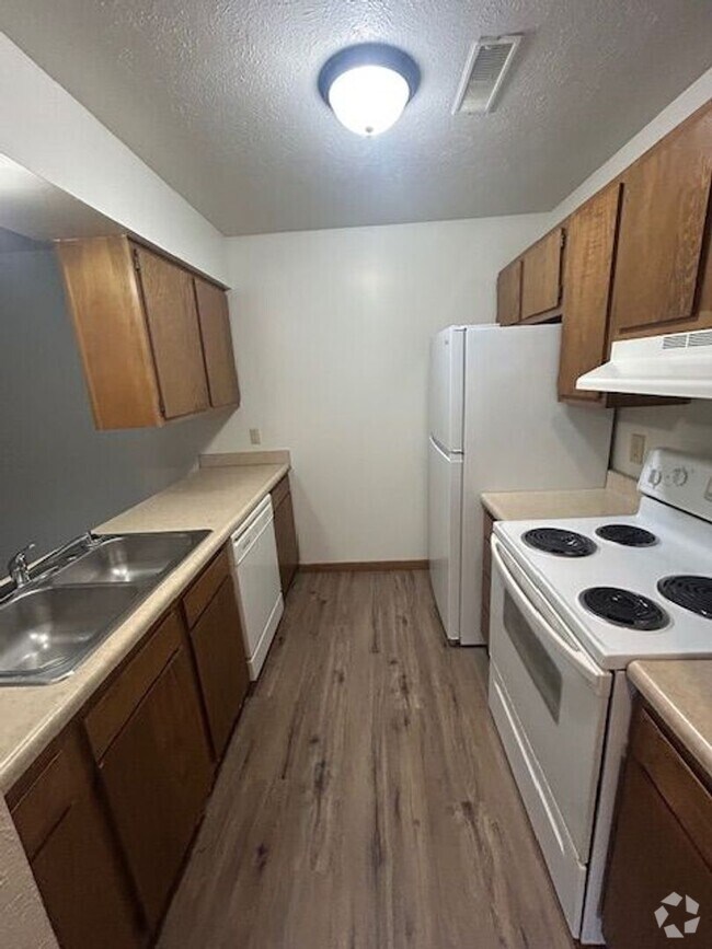 Building Photo - 2 bedroom 1 bath -  Top floor apartment Unit 23