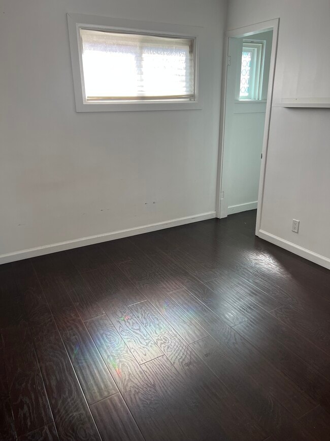 Building Photo - 2409 Elmgrove St Rental