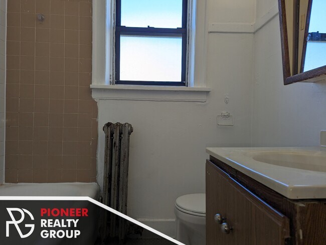 Photo - 717 W Belmont Ave Unit 401