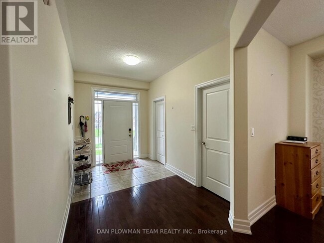 Photo - 1845 Silverstone Cres