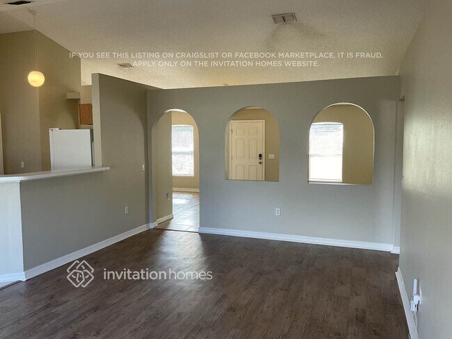 Photo - 919 Amboise Ln