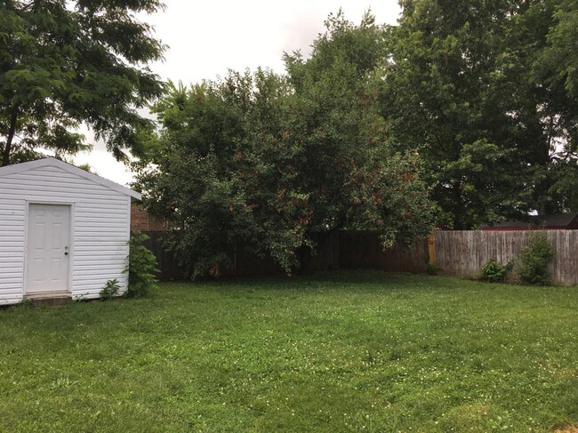 Photo - 611 Chestnut St