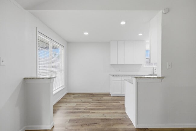 Photo - 6011 Bankside Dr