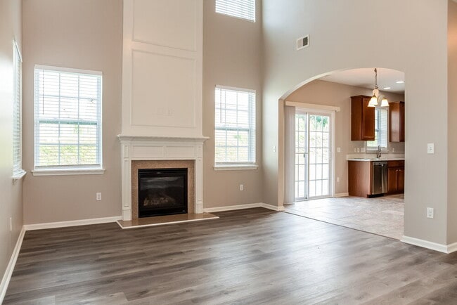 Photo - 912 Old Forester Ln