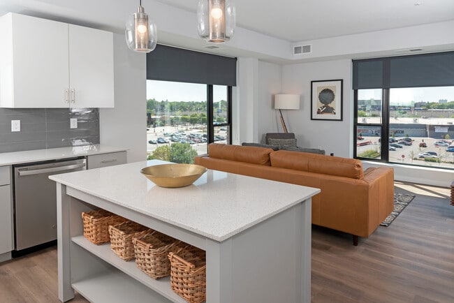2BR_10 - Everlake Apartments