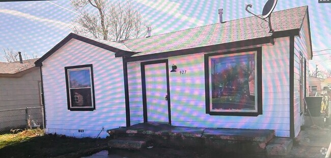 Building Photo - 927 Columbine St Rental
